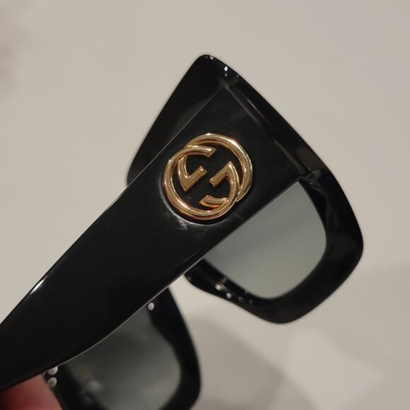 Authentic Gucci sunglasses with case - Picture 9 of 12